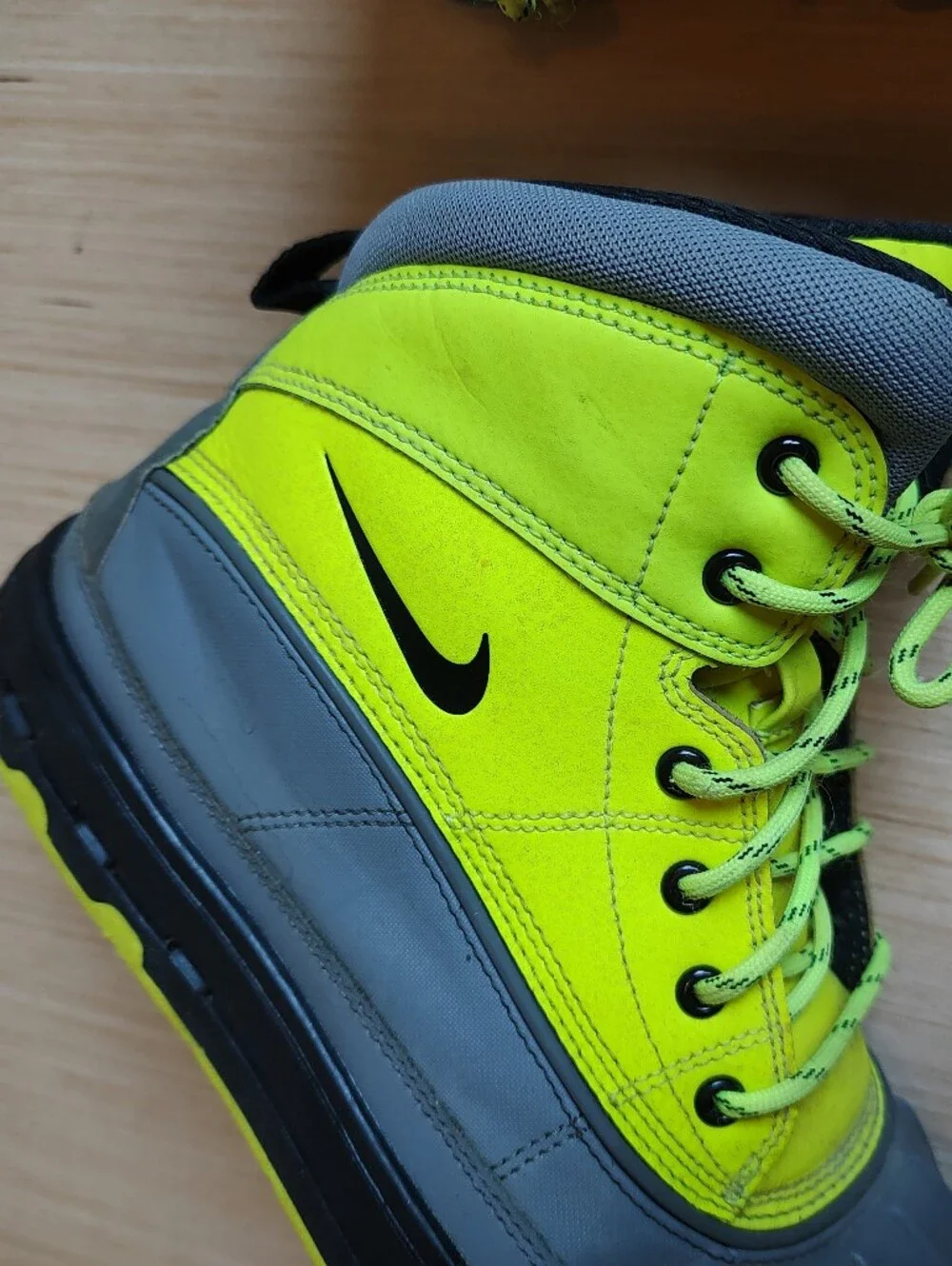 Nike Woodside 2 High Boots Lace Up Sneakers Yellow Neon Green Grey Rubber 7Y